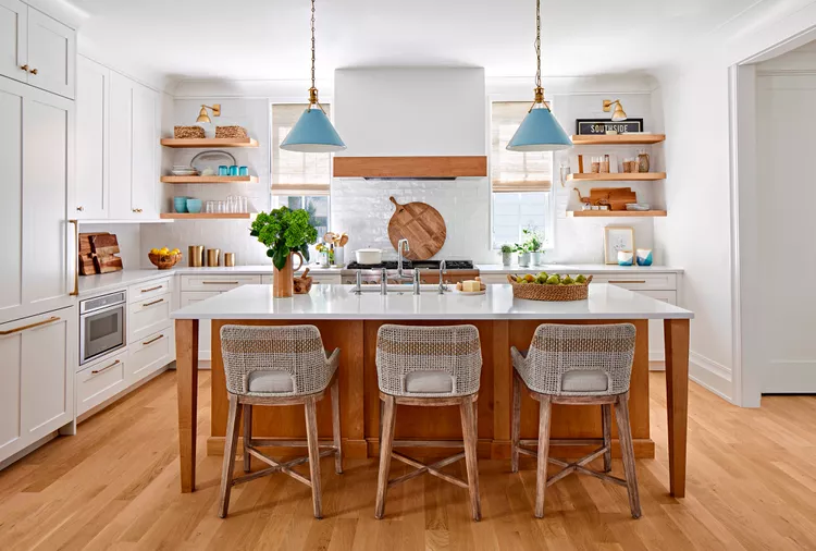 35 Farmhouse Kitchen Ideas That'll Add Endless Charm to Your Home 59 Farmhouse Kitchen Ideas