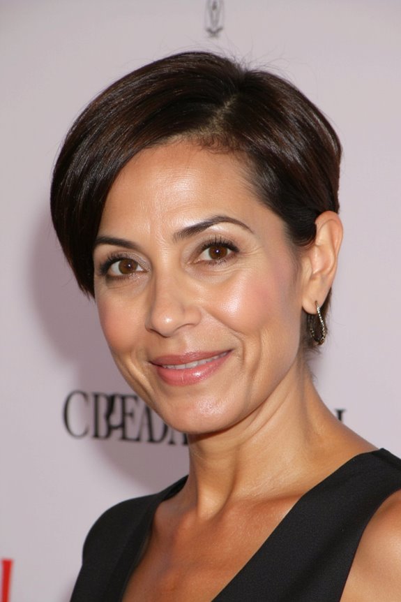 46+ Sexiest Short Hairstyles for Women Over 40 in 2025 65 deep side part styling